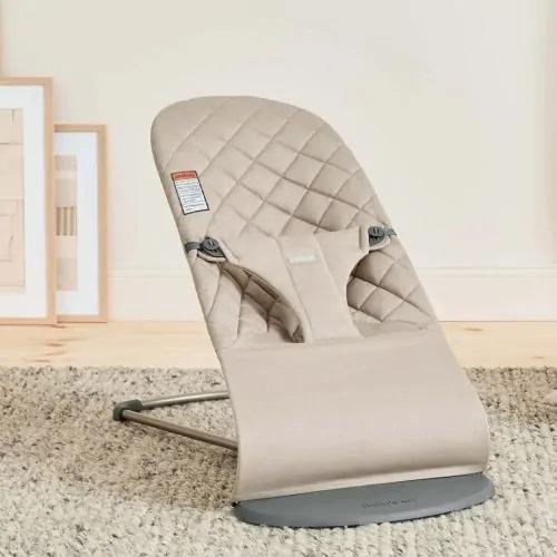 SJnao6_1769767300_35038_65_0_pck.jpg babybjørn vippestol, bliss, klassiskquilt, sandgrå