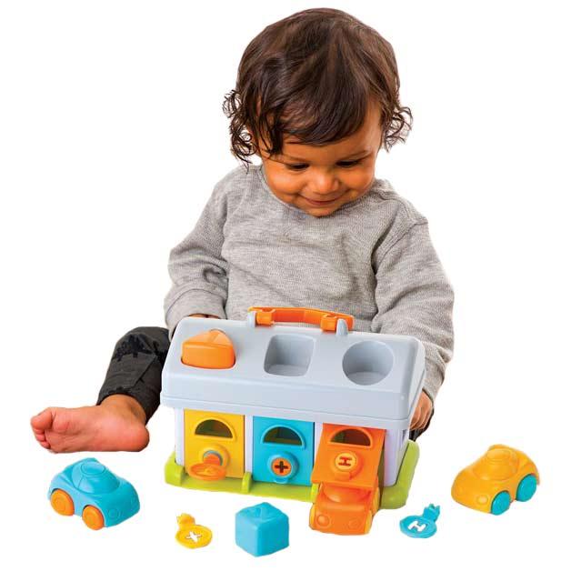 V7Rsg3_1767984374_35410_0_0_pck.jpg b kids park n sort garage putteboks med 3 biler, nøkler og former