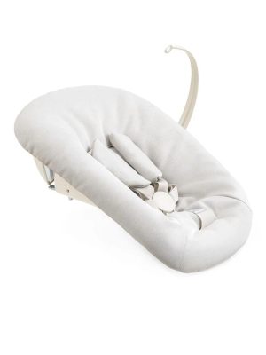 stokke® tripp trapp® newborn set med leketøyhenger – vanilla white